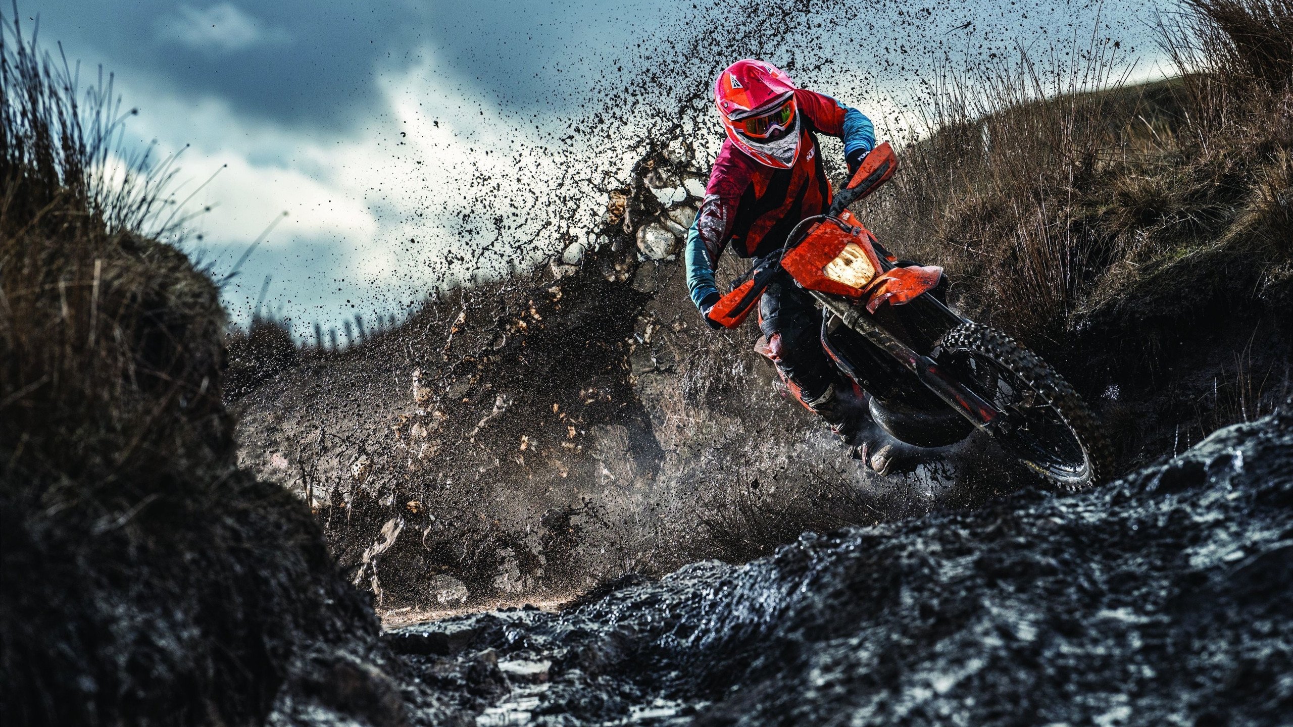 星空体育app官网入口-勇士大胜太阳，库里带队稳住领先，最终逆转取胜，勇士胜太阳获4连胜