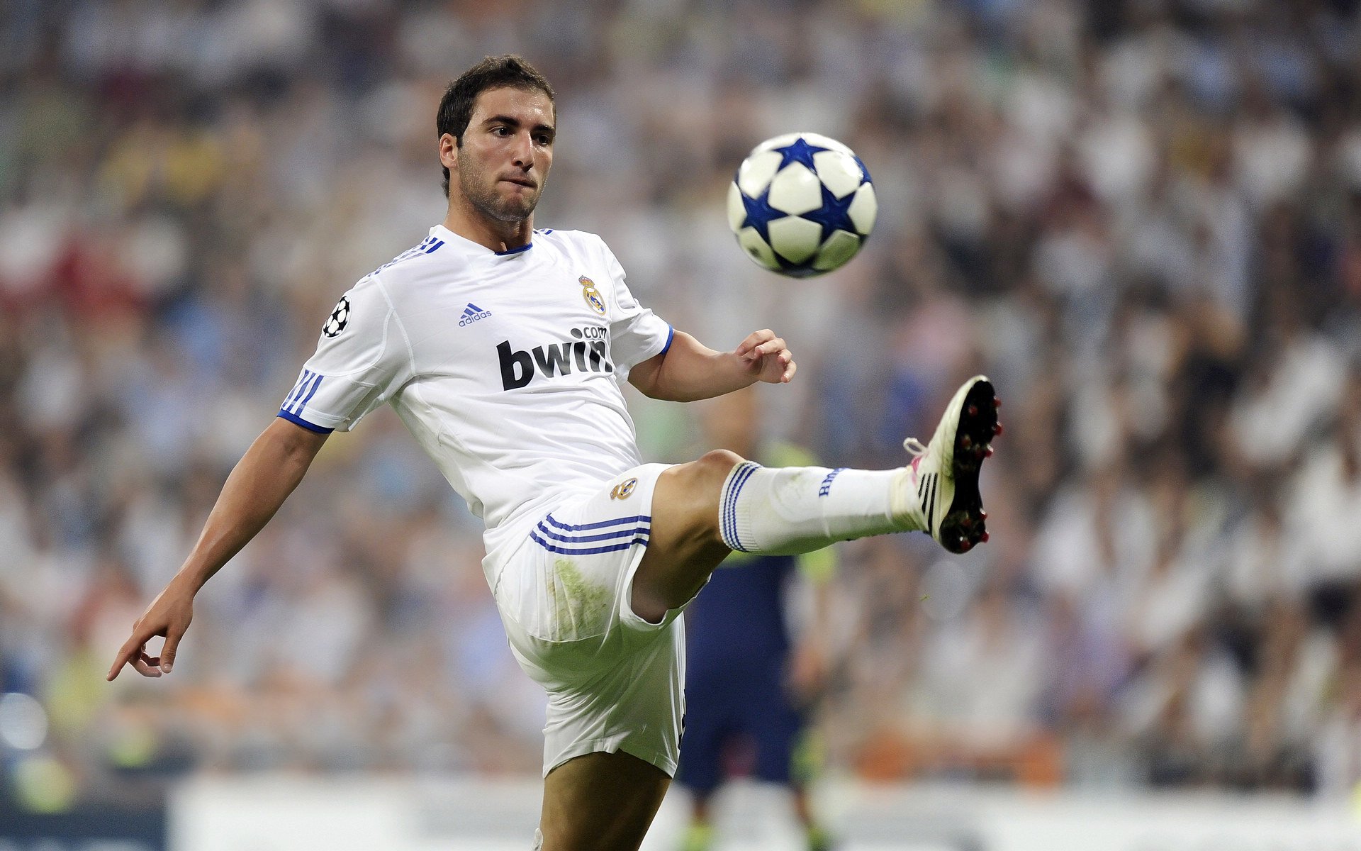 哈兰德挑战姆巴佩,金靴之争白热化。,哈兰德pk姆巴佩